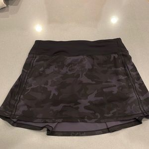 LuluLemon Women’s Tennis skirt. Pace rival Mid-Rise skirt long. Size 6 Tall.